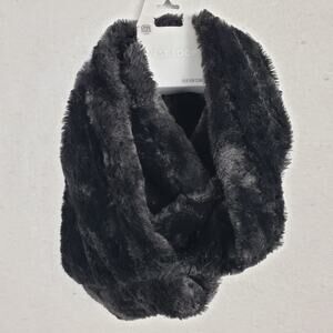 West Loop Womens Faux Fur Loop Scarf Black Cozy Mob Wife Old Money Aesthetic New